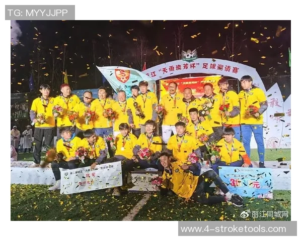 足球明星盛装出席颁奖典礼展现风采与魅力引领时尚潮流